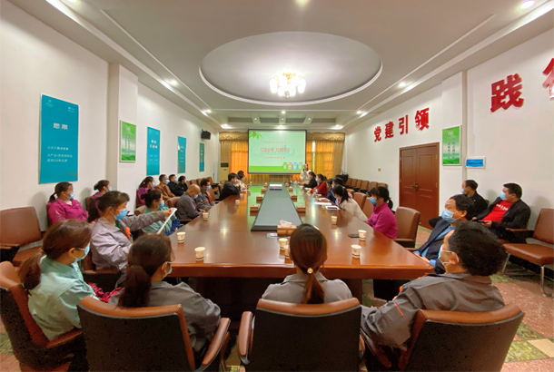 “知行合一”湘豐茶業(yè)集團(tuán)開展兩型知識(shí)培訓(xùn) “知行合一”湘豐茶業(yè)集團(tuán)開展兩型知識(shí)培訓(xùn)