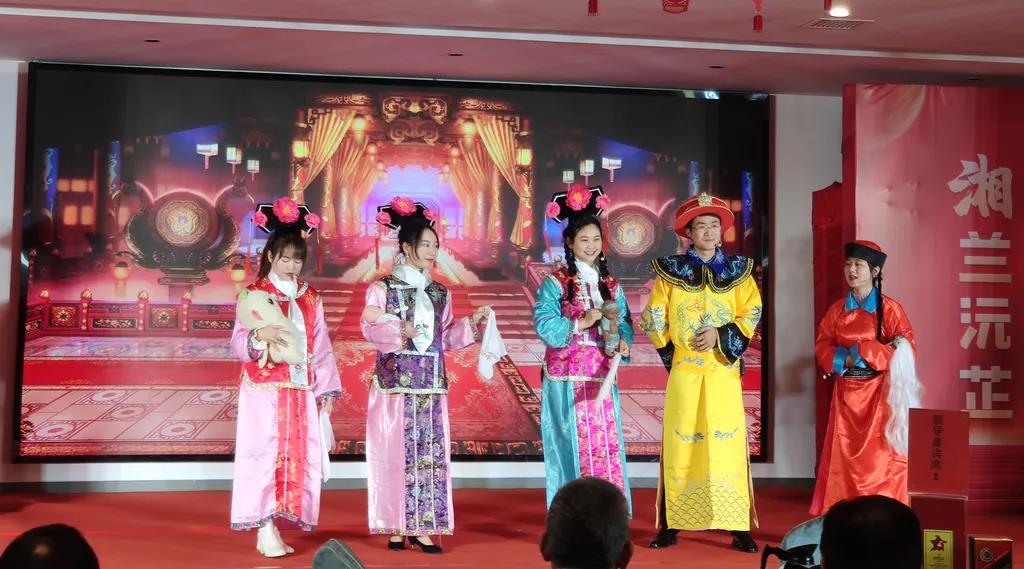 小品《甄嬛歪傳》-湘豐茶旅天心分公司.jpg 小品《甄嬛歪傳》-湘豐茶旅天心分公司.jpg