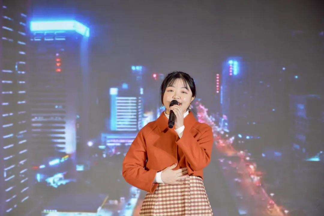 歌曲《永不失聯的愛》《我和我的祖國》-張芊可一.jpg 歌曲《永不失聯的愛》《我和我的祖國》-張芊可一.jpg