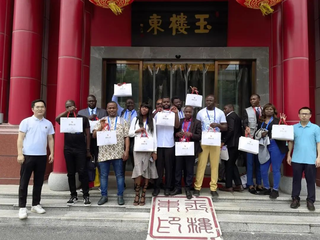 湘豐桑植白茶亮相“第三屆中非經貿博覽會” 湘豐桑植白茶亮相“第三屆中非經貿博覽會”